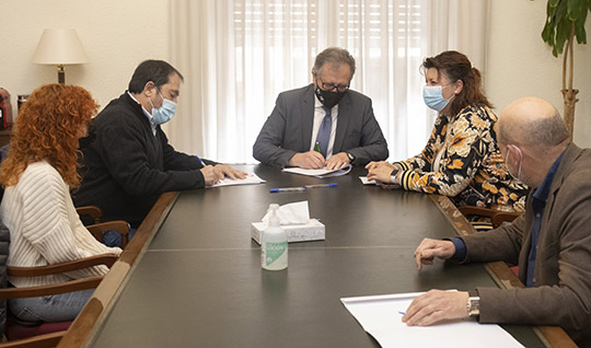 La Diputación subvenciona con 16.000 euros a Alcer-Castalia para reforzar la atención nutricional en los centros de diálisis de la provincia