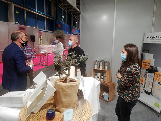 La Diputación de Castellón promociona el aceite de oliva virgen extra vinculado a ‘Castelló Ruta de Sabor’ en la feria internacional ‘World Olive Oil Exhibition’ de Madrid