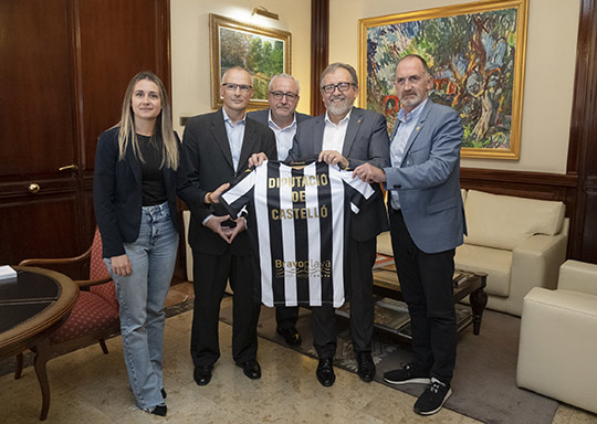 El presidente de la Diputación recibe a la directiva del CD Castellón y ensalza el proyecto “serio y potente” de los nuevos gestores de la entidad albinegra