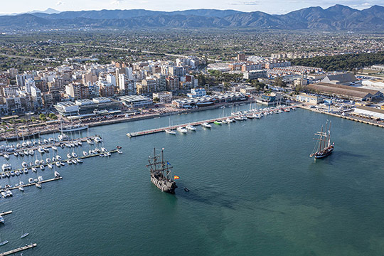 Llegada de las embarcaciones históricas participantes en Escala a Castelló