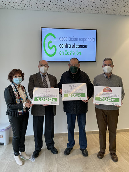 La Coquette entrega un cheque de 2.005 euros a la Asociación Española Contra el Cáncer 