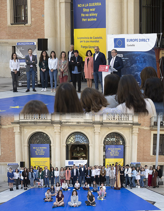 El equipo de prensa de la Unión Europea reflexiona sobre el complicado equilibrio entre combatir las fake news y el respeto a la libertad de expresión