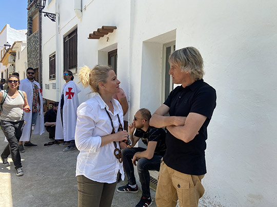 Virginia Martí visita en el Alto Mijares el rodaje de ‘Volando voy’ que conduce Jesús Calleja en Cuatro