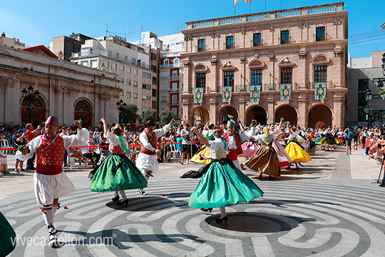 El 9 d´Octubre moviliza a más de 350 personas que protagonizan ´la celebración del orgullo de ser y sentirnos castellonenses y valencianos´ El 9 d´Octubre moviliza a más de 350 personas que protagonizan ´la celebración del orgullo de ser y sentirnos castellonenses y valencianos´
