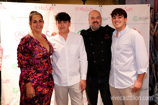 Fiesta solidaria a beneficio de la Asociación Española Contra el Cáncer Fiesta solidaria a beneficio de la Asociación Española Contra el Cáncer