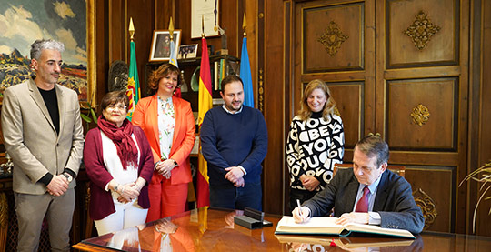 Marco recibe en el Ayuntamiento al presidente de la Federación Española de Municipios y Provincias Marco recibe en el Ayuntamiento al presidente de la Federación Española de Municipios y Provincias