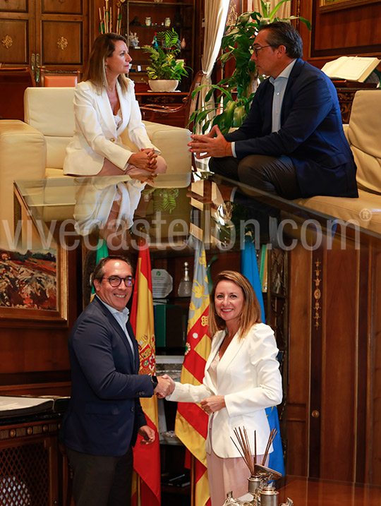 La alcaldesa anuncia junto al nuevo presidente de la Autoridad Portuaria el compromiso mutuo de fortalecer la relación Puerto-ciudad para contribuir al impulso económico de Castellón