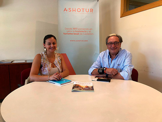 Primera toma de contacto entre la concejal de Turismo y el presidente de Ashotur 