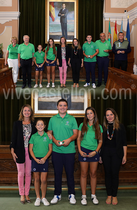 La alcaldesa recibe a los campeones de España de golf en la categoría infantil y sub10 La alcaldesa recibe a los campeones de España de golf en la categoría infantil y sub10