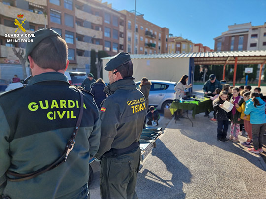 Exhibición de medios de la Guardia Civil  en colegios de la provincia de Castellón