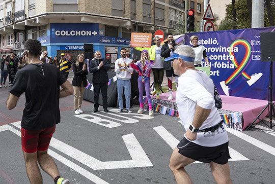 José Martí y Tania Baños asisten al kilómetro arcoíris de la Maratón BP Castelló José Martí y Tania Baños asisten al kilómetro arcoíris de la Maratón BP Castelló