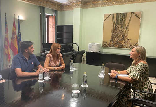 Fabregat traslada “la total colaboración del Consell” para mejorar la calidad de vida de las personas con trastorno del espectro autista y sus familias Fabregat traslada “la total colaboración del Consell” para mejorar la calidad de vida de las personas con trastorno del espectro autista y sus familias