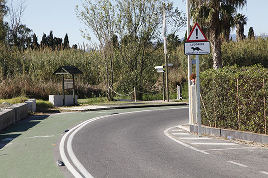 El Consorcio gestor del Paisaje Protegido de la Desembocadura del río Mijares instala señales para prevenir el atropello de nutrias