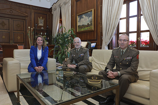 La alcaldesa de Castellón Begoña Carrasco recibe al nuevo subdelegado de Defensa en Castellón 