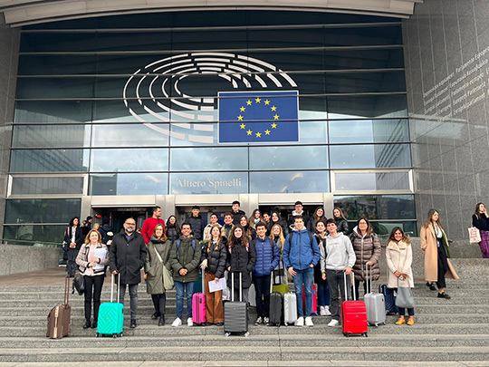 Las dos escuelas embajadoras de las comarcas de Castelló visitan el Parlamento Europeo Las dos escuelas embajadoras de las comarcas de Castelló visitan el Parlamento Europeo