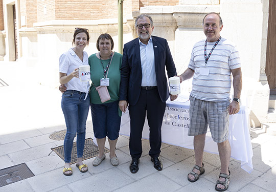 José Martí visita una mesa informativa de la AEMC con motivo del Día Mundial de la Esclerosis Múltiple José Martí visita una mesa informativa de la AEMC con motivo del Día Mundial de la Esclerosis Múltiple