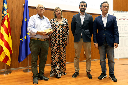 José Luis Serrano Fabregat ha recibido el Premio a la trayectoria en comunicación José Luis Serrano Fabregat ha recibido el Premio a la trayectoria en comunicación