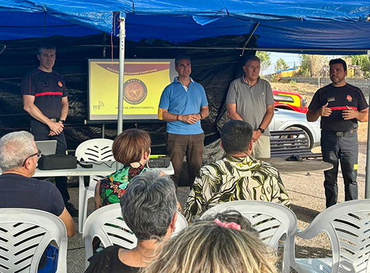 Los bomberos de Castellón amplían las charlas sobre prevención de incendios en las urbanizaciones de montaña 
