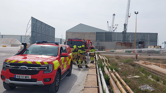 PortCastelló y bomberos realizan ejercicios para reforzar la seguridad contra incendios del puerto