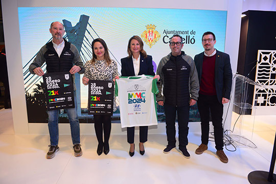 La Alcaldesa de Castellón presenta la camiseta oficial de la Media Maratón de Castellón en Fitur La Alcaldesa de Castellón presenta la camiseta oficial de la Media Maratón de Castellón en Fitur