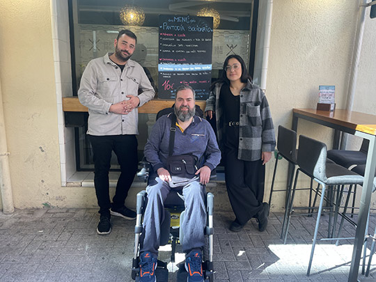 Conquistando Escalones inicia una campaña solidaria junto con Pantomima, Tejemaneje y Bonica 