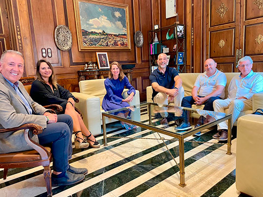 Begoña Carrasco se reúne con la directiva del Amics del Bàsquet para conocer su nuevo proyecto en Primera FEB Begoña Carrasco se reúne con la directiva del Amics del Bàsquet para conocer su nuevo proyecto en Primera FEB