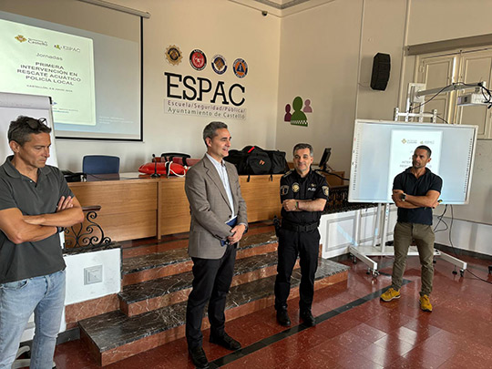 Policías locales y bomberos de Castellón se forman en salvamento y socorrismo Policías locales y bomberos de Castellón se forman en salvamento y socorrismo