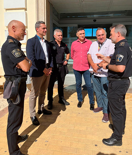 La Policía Local de Castellón muestra a la Policía Local de Benidorm el innovador sistema de control de velocidad de patinetes eléctricos 