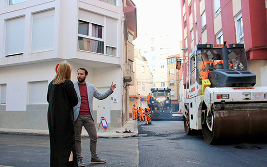 Comienzan los trabajos de asfaltado de calles en la zona de la Sagrada Familia