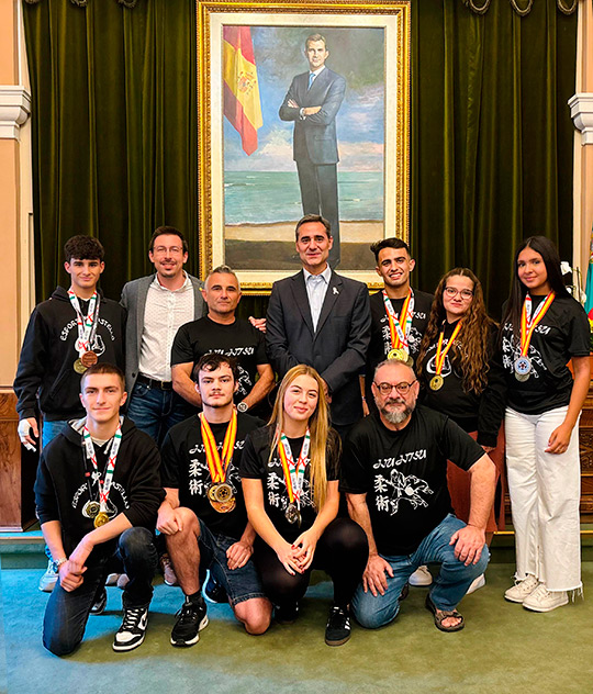 El Ayuntamiento de Castellón recibe a los deportistas del Club Esport Castelló de Jiu-Jitsu tras sus recientes éxitos internacionales