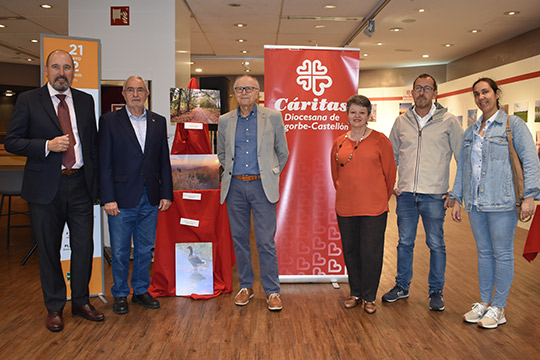   Cáritas Diocesana  inaugura una exposición solidaria en El Corte Inglés