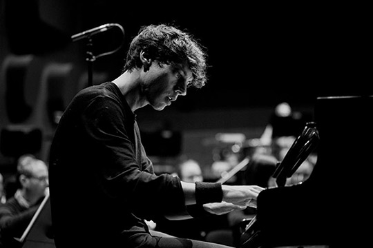 El Institut Valencià de Cultura presenta en el Auditori de Castelló al pianista luxemburgués Francesco Tristano Schlime