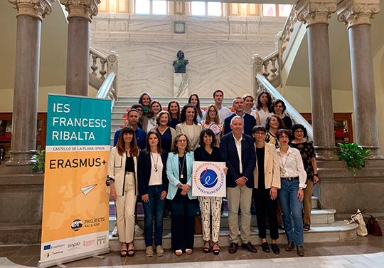 EL IES Francesc Ribalta refuerza su apuesta por la internacionalización con dos importantes reconocimientos EL IES Francesc Ribalta refuerza su apuesta por la internacionalización con dos importantes reconocimientos