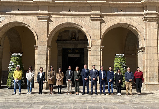 Castellón guarda un minuto de silencio por las víctimas del 11M en el 20 aniversario de la tragedia Castellón guarda un minuto de silencio por las víctimas del 11M en el 20 aniversario de la tragedia