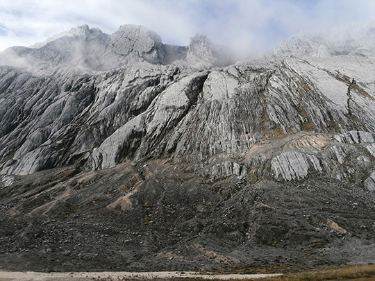 El castellonense Pascual Fuster hoya la pirámide de Carstensz, la montaña insular mas alta del mundo El castellonense Pascual Fuster hoya la pirámide de Carstensz, la montaña insular mas alta del mundo