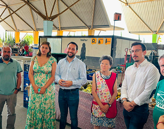 El gobierno municipal expone a los vendedores del Mercado del Lunes los plazos de la reforma del recinto de Ferias y Mercados