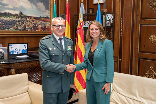 Carrasco recibe al nuevo Coronel Jefe de la Comandancia de la Guardia Civil en la provincia