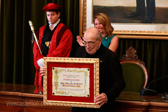 Castellón entrega Medallas de Oro a la Banda Municipal y al periódico Mediterráneo, Corbatín de Honor a Els Llauradors y nombra Hijo Adoptivo a Ignacio Pérez de Heredia