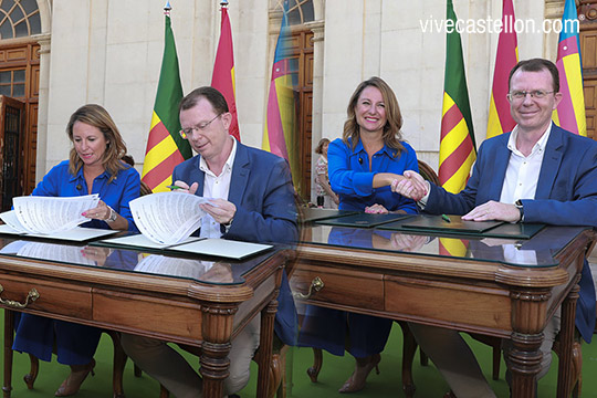 Carrasco firma el contrato de obra de remodelación integral del Mercado Central de Castellón en “un día histórico para la ciudad” Carrasco firma el contrato de obra de remodelación integral del Mercado Central de Castellón en “un día histórico para la ciudad”