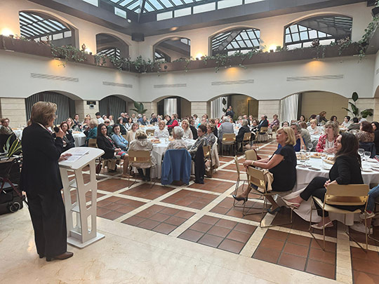 Castellón se vuelca con la solidaridad en la chocolatada de Manos Unidas para financiar clínicas móviles en Calcuta Castellón se vuelca con la solidaridad en la chocolatada de Manos Unidas para financiar clínicas móviles en Calcuta