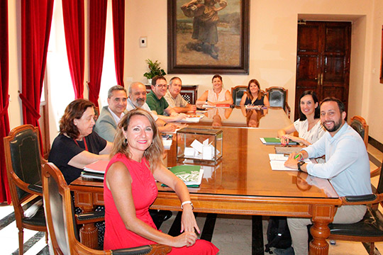 Castellón otorgará la medalla de oro de la ciudad a la Banda Municipal y al periódico Mediterráneo, corbata de honor a la rondalla Els Llauradors y nombrará hijo adoptivo al prior emérito de la Real Cofradía del Lledó Ignacio Pérez de Heredia