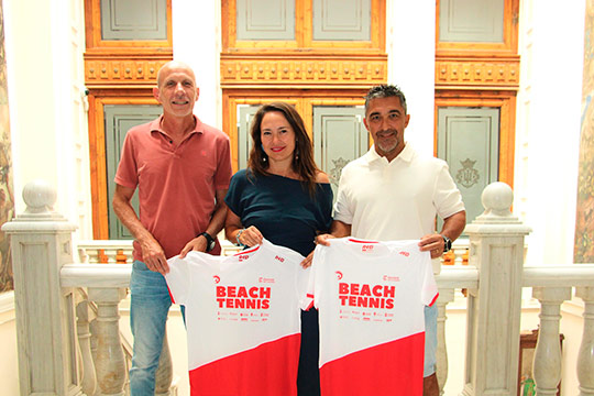 La playa del Gurugú acoge un nuevo evento deportivo este verano con el Circuito Provincial de Beach Tennis La playa del Gurugú acoge un nuevo evento deportivo este verano con el Circuito Provincial de Beach Tennis