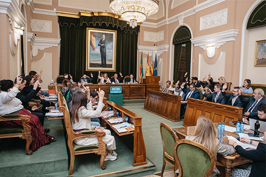 El Gobierno municipal anuncia ante el pleno municipal la adquisición inminente de las primeras cinco viviendas sociales con cargo al presupuesto de 1,5 millones 