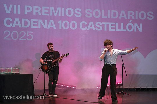 VII Premios Solidarios CADENA 100 Castellón, cantante leonés Polo Nández