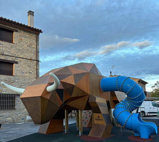 La Villa de El Toro recrea su fauna a gran escala en una ruta circular con fines lúdicos y pedagógicos