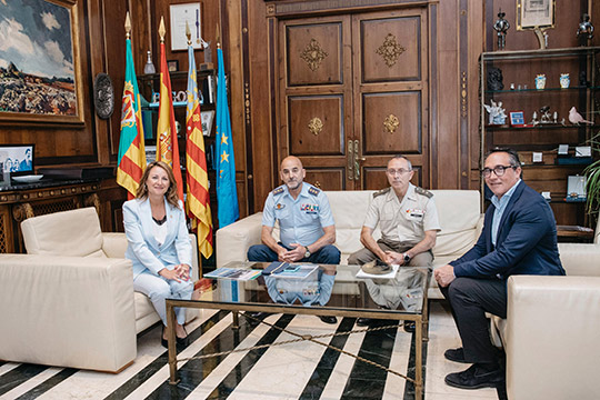 Castellón recorre la historia de la aviación militar con una exposición única que llega por primera vez al Grao