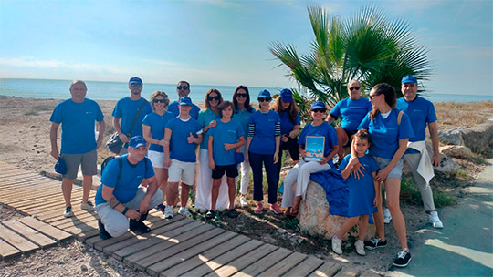 PortCastelló recoge más de 7,5 kilos de basura en la playa de Almassora en una campaña de limpieza solidaria PortCastelló recoge más de 7,5 kilos de basura en la playa de Almassora en una campaña de limpieza solidaria