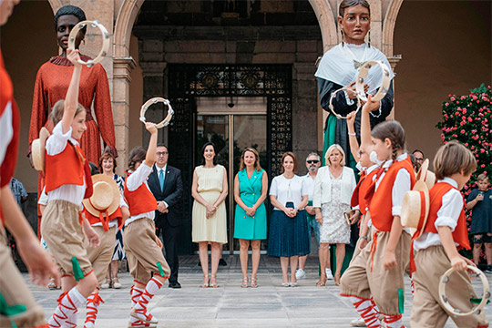 La música, la historia y el folclore serán los protagonistas de los actos organizados por el Ayuntamiento de Castellón con motivo del 9 d’Octubre La música, la historia y el folclore serán los protagonistas de los actos organizados por el Ayuntamiento de Castellón con motivo del 9 d’Octubre