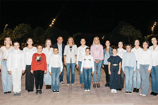 La alcaldesa asiste al castillo de fuegos artificiales con motivo de la celebración del 9 d’Octubre La alcaldesa asiste al castillo de fuegos artificiales con motivo de la celebración del 9 d’Octubre