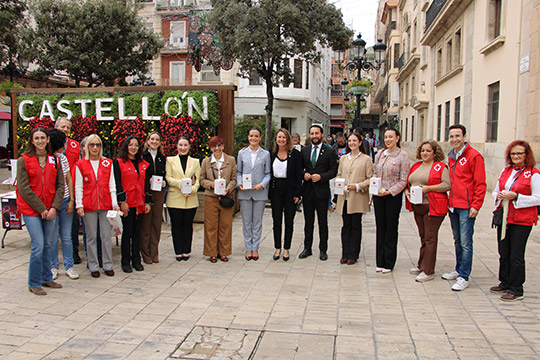 La alcaldesa de Castellón pone en valor la labor de Cruz Roja Castellón y participa en el Día de la Banderita 